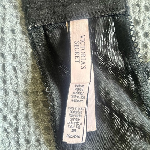 Victoria's Secret Dream Angels Black Lace Bra with underwire lightly padded - Picture 5 of 6